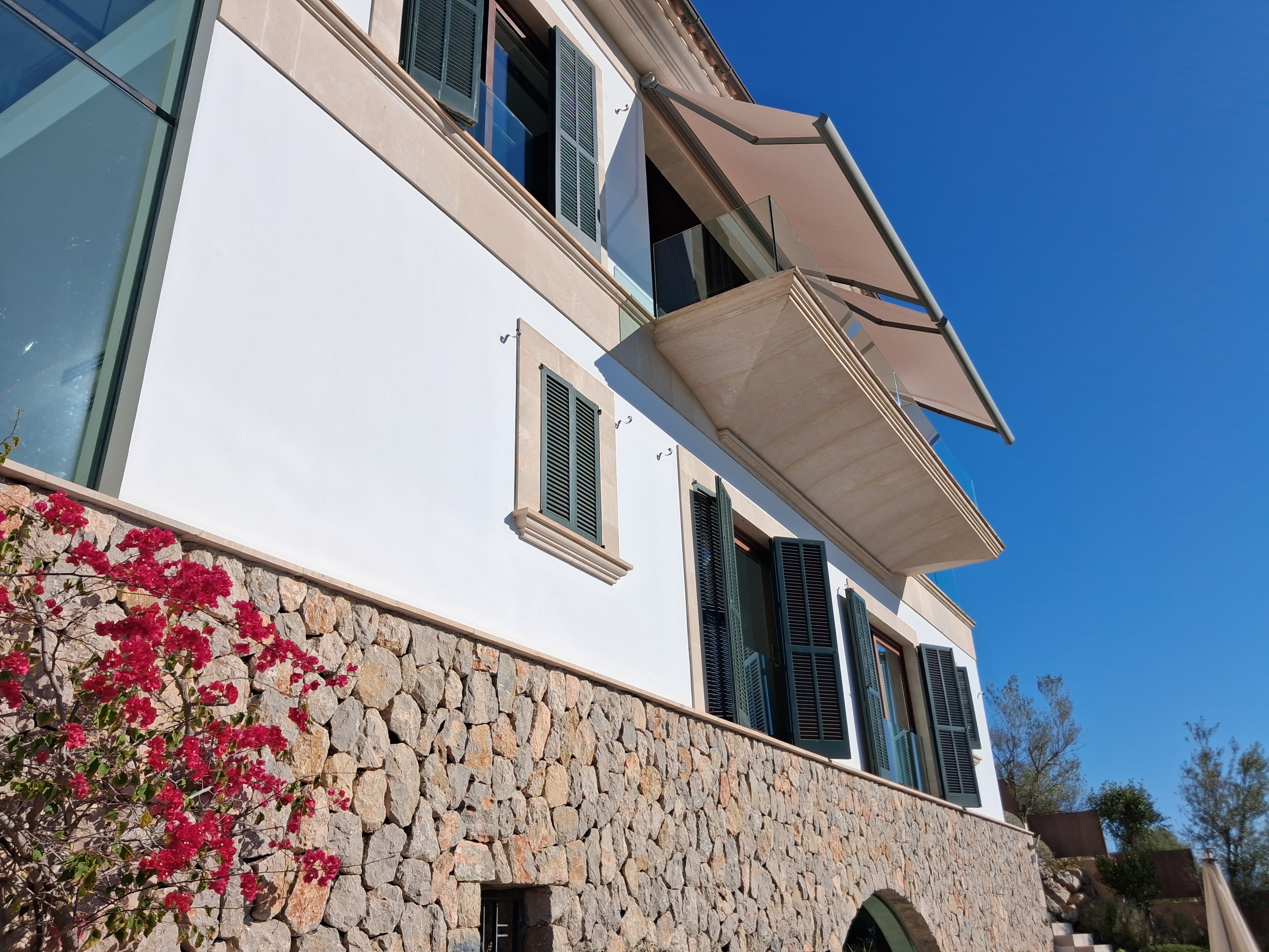 Rehabilitacion y pintura de fachada en Sa Pobla, Mallorca