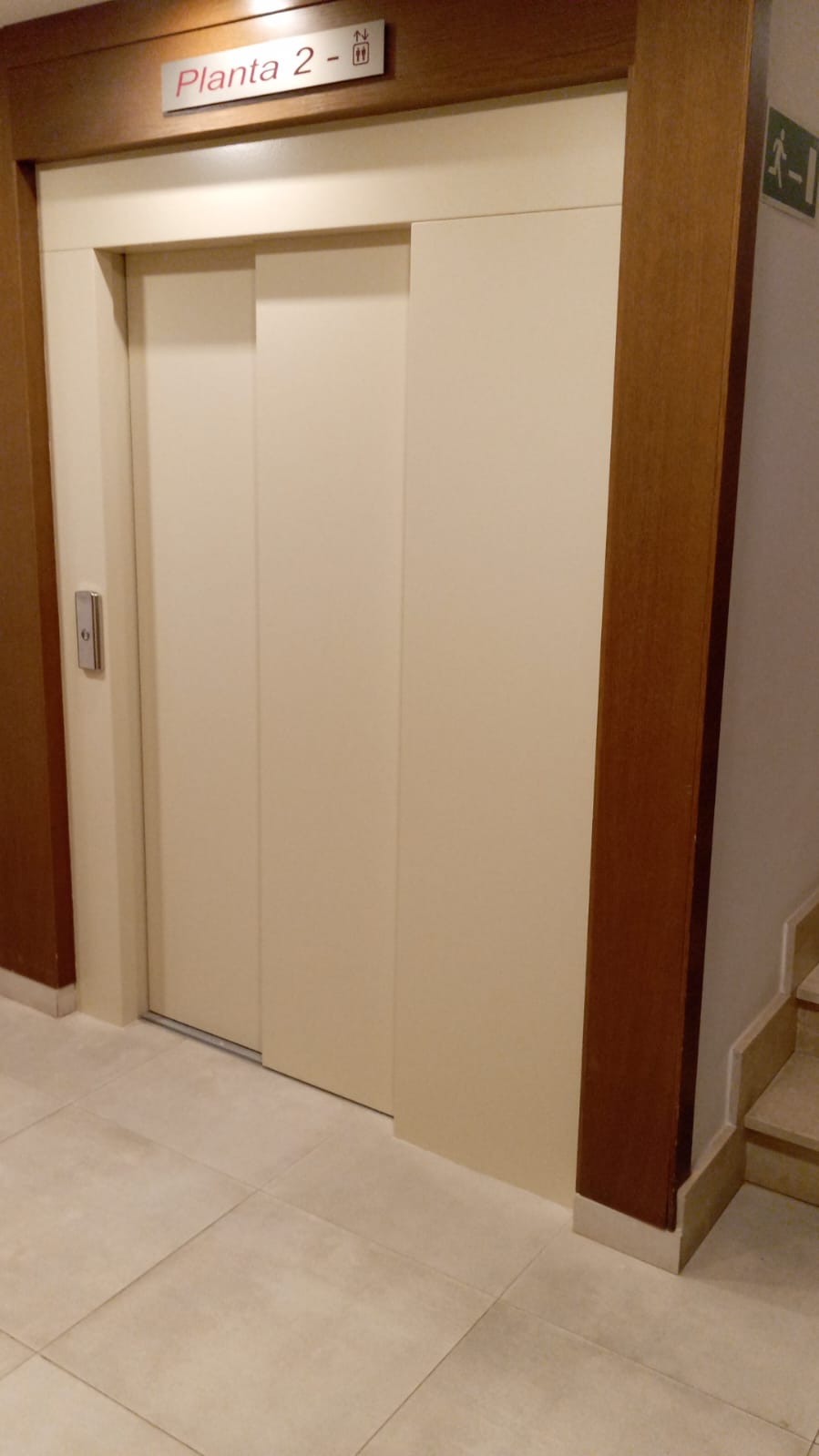 Pintura de techo y paredes en interior de vivienda en Inca