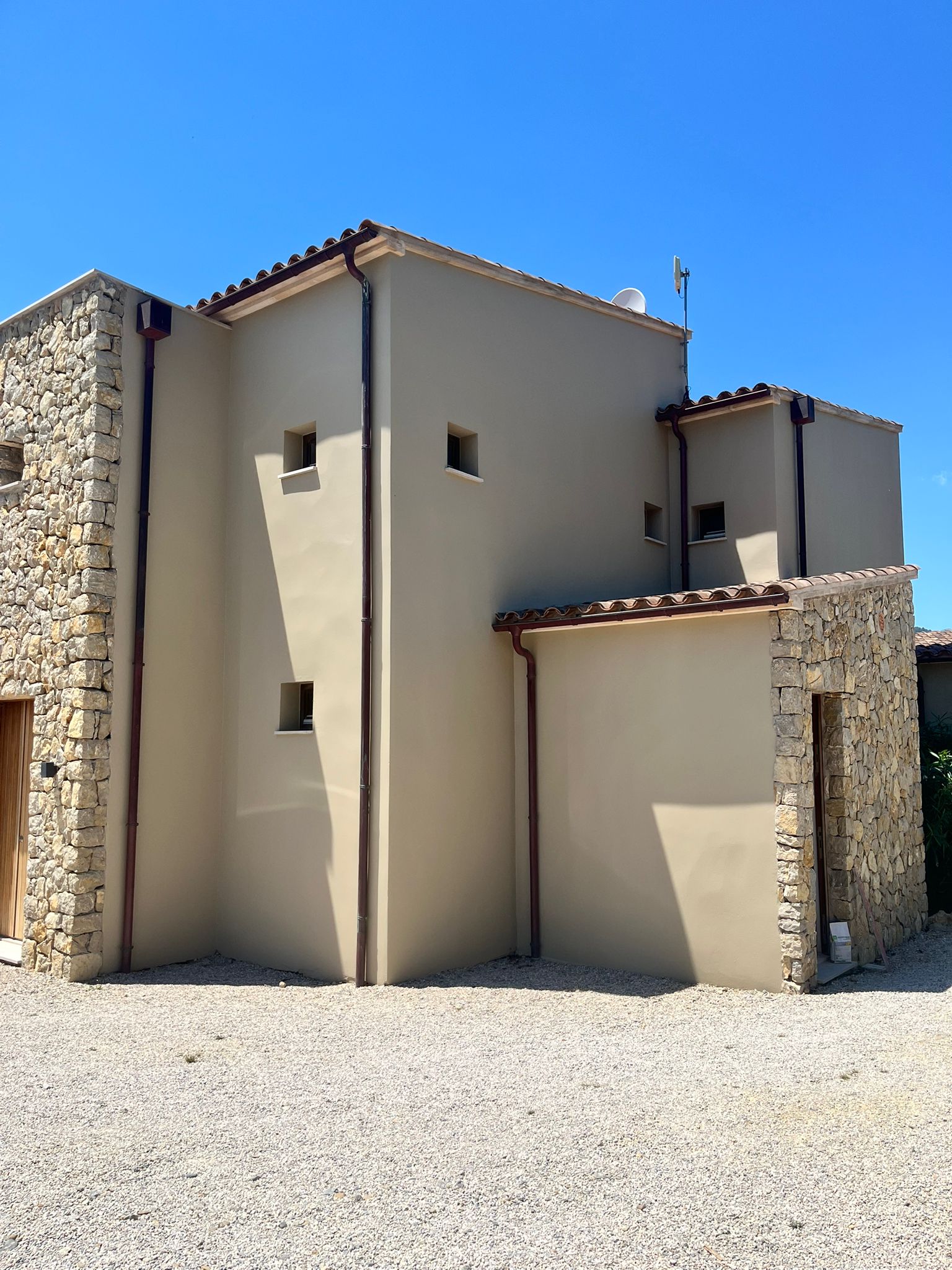 Acabado de pintura en vivienda de Port de Pollença
