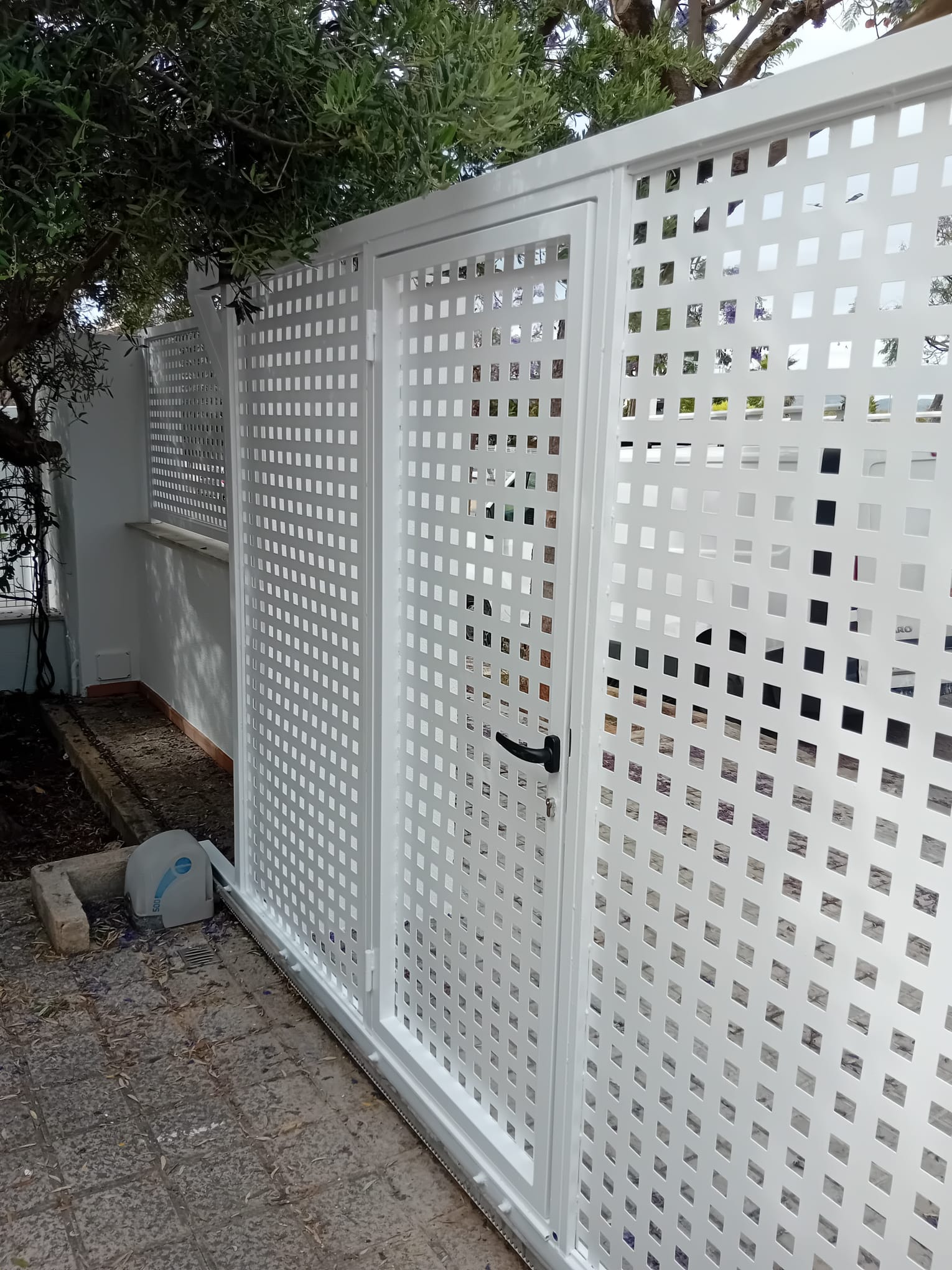 Puerta decorativa blanca exterior
