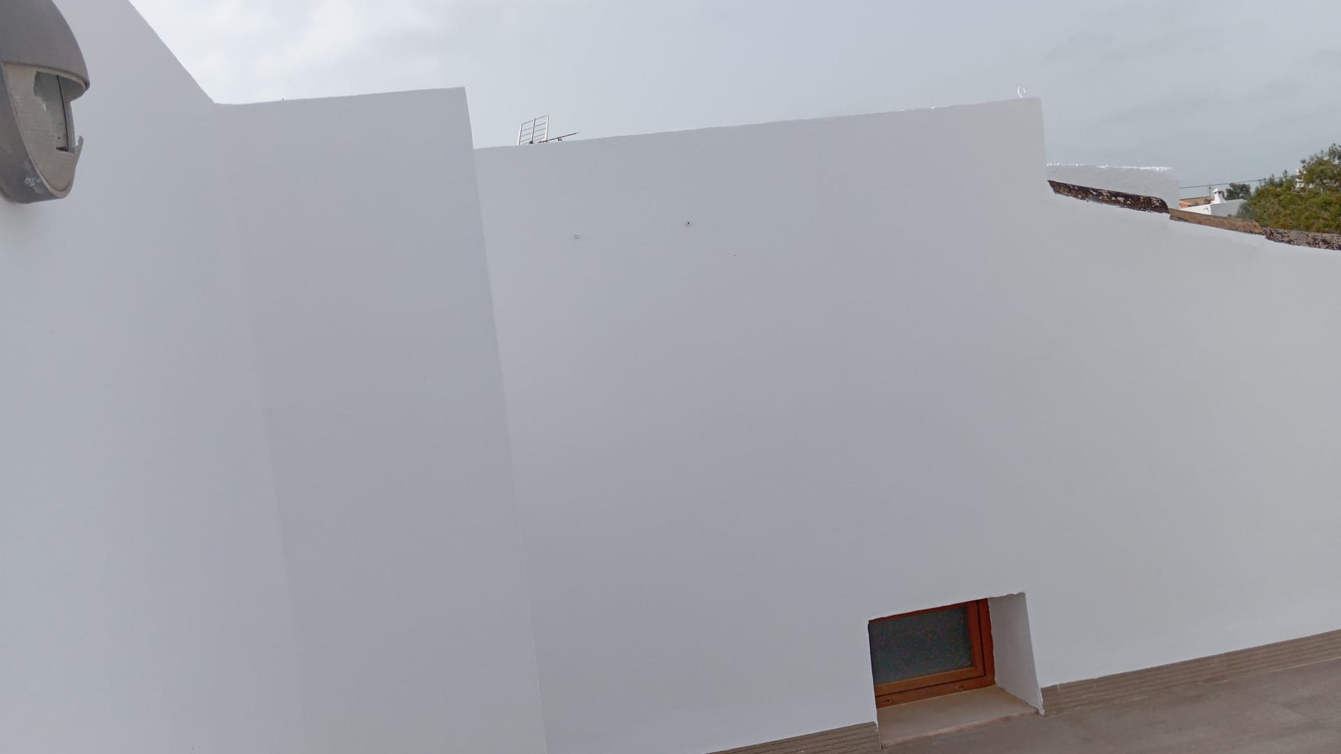 Rehabilitacion y pintura de fachada en Ses Salines, Mallorca